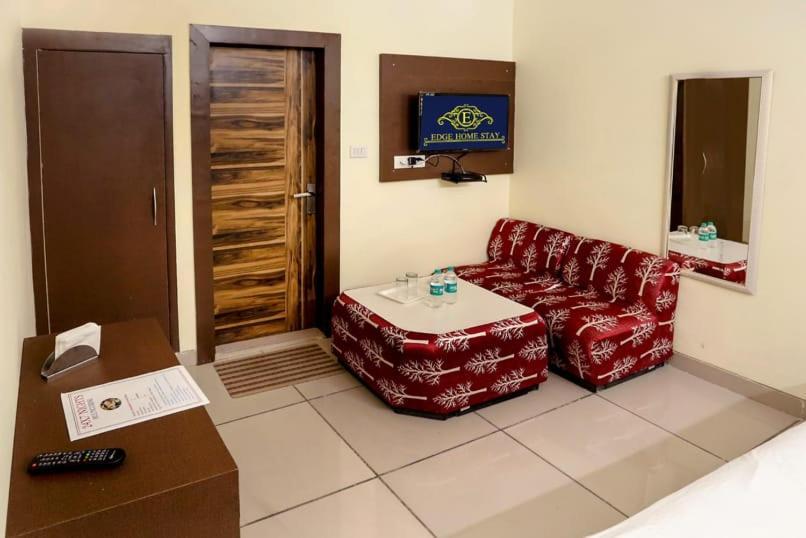 Airport Hotel Edge Home Stay New Delhi Exterior photo