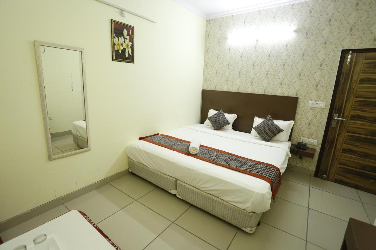 Airport Hotel Edge Home Stay New Delhi Exterior photo